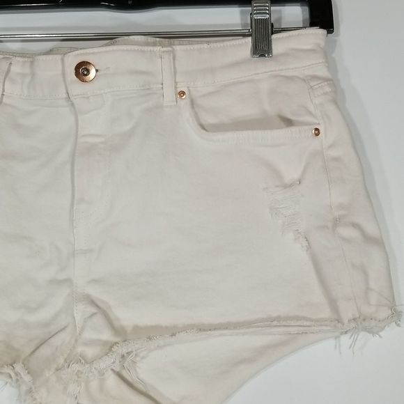 H&M White Jean Shorts Size 8 Womens White Distressed 5 Pocket Raw Hemm - Picture 4 of 8